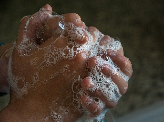 החשיבות בשטיפת ידיים עם סבון